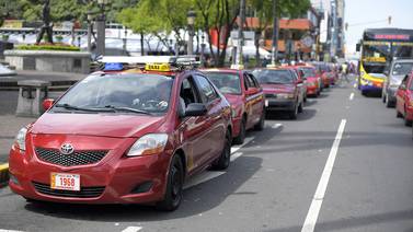 7.000 taxis se disputan solo 312 campos para estacionarse en San José