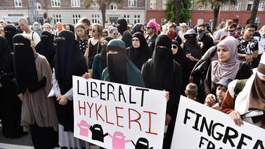 Rige en Dinamarca prohibición de usar velo islámico en espacios públicos