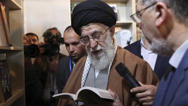Twitter suspende cuenta del líder espiritual de Irán por amenaza a Trump
