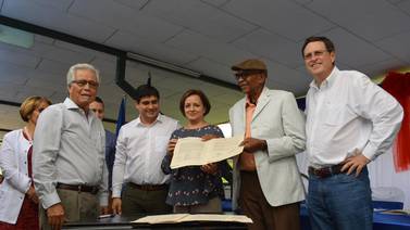 CCSS da un paso hacia nuevo hospital de Turrialba: firma contrato con constructora