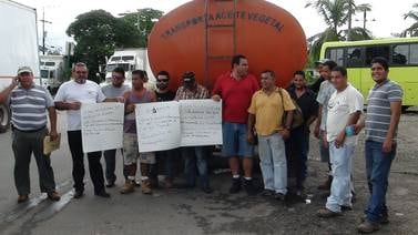 Protesta de camioneros en Paso Canoas se agrava  en segundo día