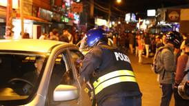 Autoridades decomisan armas, drogas y vehículos en barrida en calle de la Amargura
