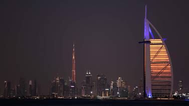 Emiratos Árabes Unidos impulsa cambios sociales para mostrar un país más moderno