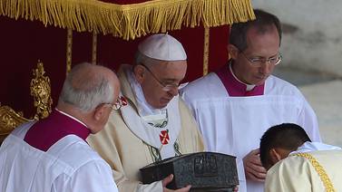 Papa Francisco cierra año de la fe con reliquias de San Pedro 