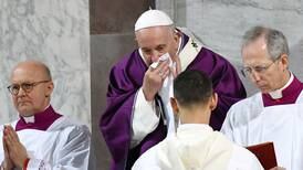 Papa cancela audiencias por tercer día aquejado por aparente  resfriado