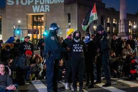 Universidad de Columbia amenaza con expulsar a estudiantes por protestas a favor de Palestina 