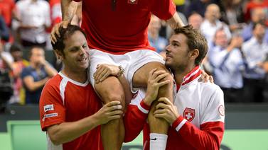 Roger Federer lleva a Suiza a la final de la Copa Davis 22 años después 
