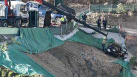 Mujer fallece al caer con su auto unos 60 metros en el puente del Saprissa