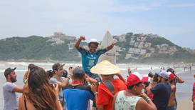 Surfista Carlos 'Cali' Muñoz se llena de optimismo antes del US Open en Califonia