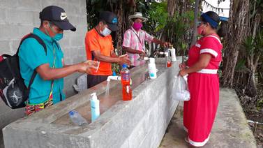 Cientos de ojos vigilan a indígenas ngöbes que vienen a salvar cosecha de café en medio de pandemia