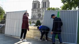 Francia limpia el plomo de las cercanías de la catedral de Notre Dame