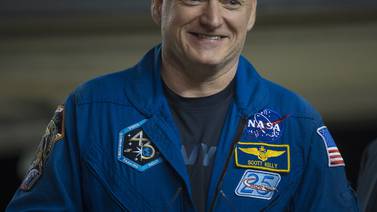 Astronauta Scott Kelly se retira de NASA