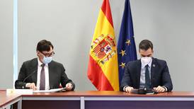 Ministro de Sanidad de España renuncia para ir a la lucha electoral en Cataluña