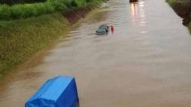 Nueva carretera Chilamate-Vuelta de Kooper  volvió a inundarse este viernes 
