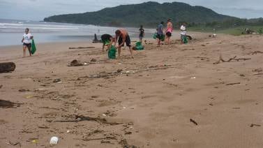 Voluntarios recolectaron 225 kilos de basura en playas de anidación de tortugas