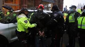 Detienen a líder de protestas contra medidas sanitarias en Canadá