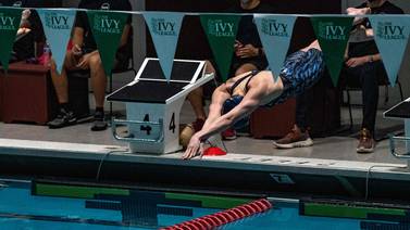 Personas transgénero podrán competir en natación en una ‘categoría abierta’