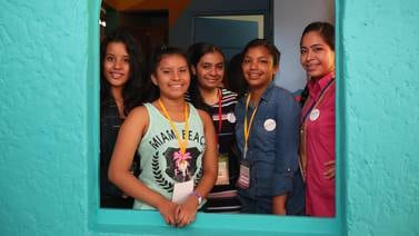 654 jóvenes centroamericanas aprenden tecnologías para transformar su vida