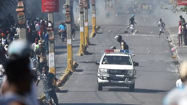El gobierno guarda silencio ante manifestaciones violentas que paralizan Haití