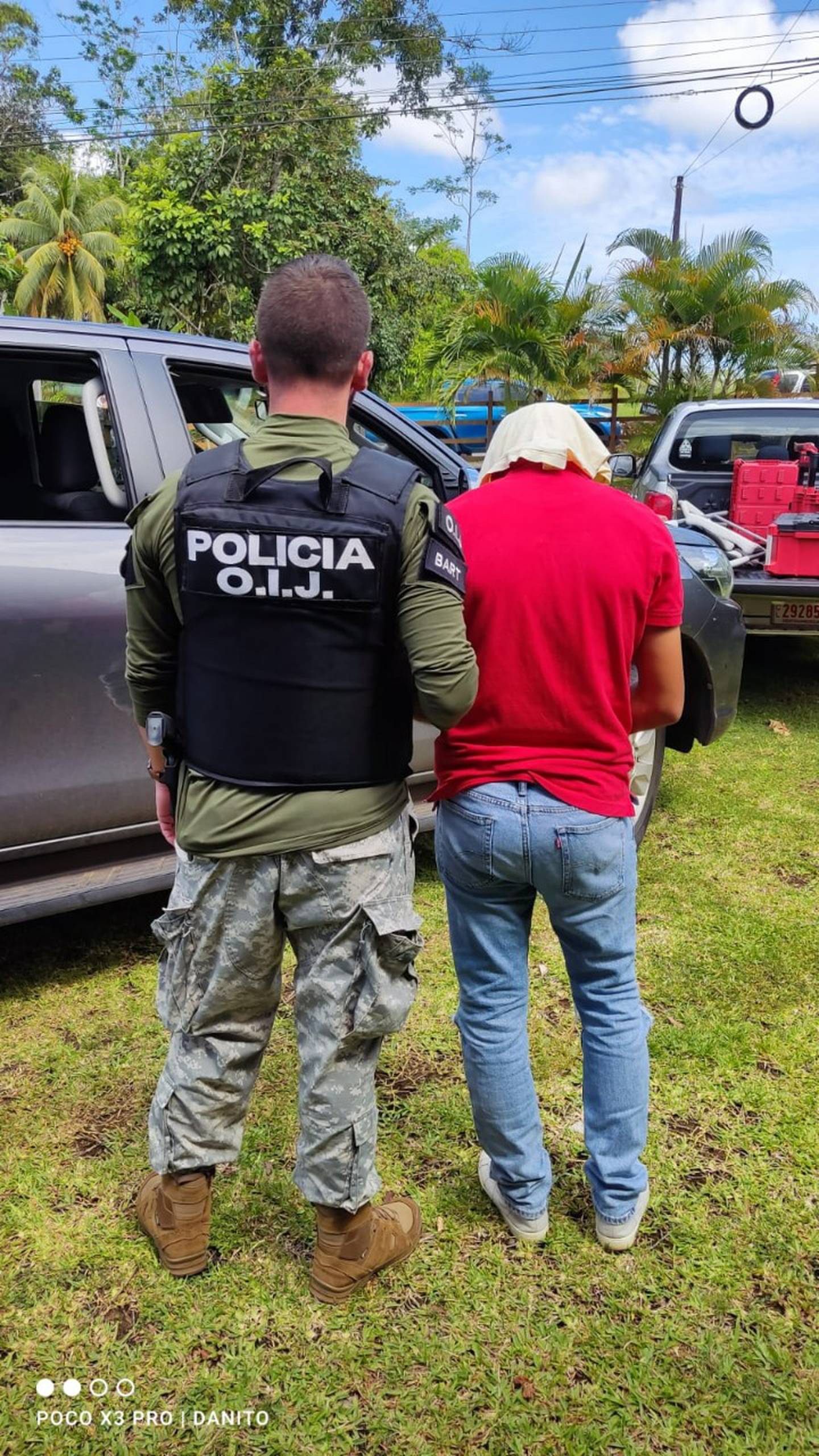 Quesada fue capturado en una vía pública de San Gerardo de Pocosol y trasladado  a la Fiscalía de San Carlos como sospechoso de falsedad ideológica. Foto: Cortesía OIJ.