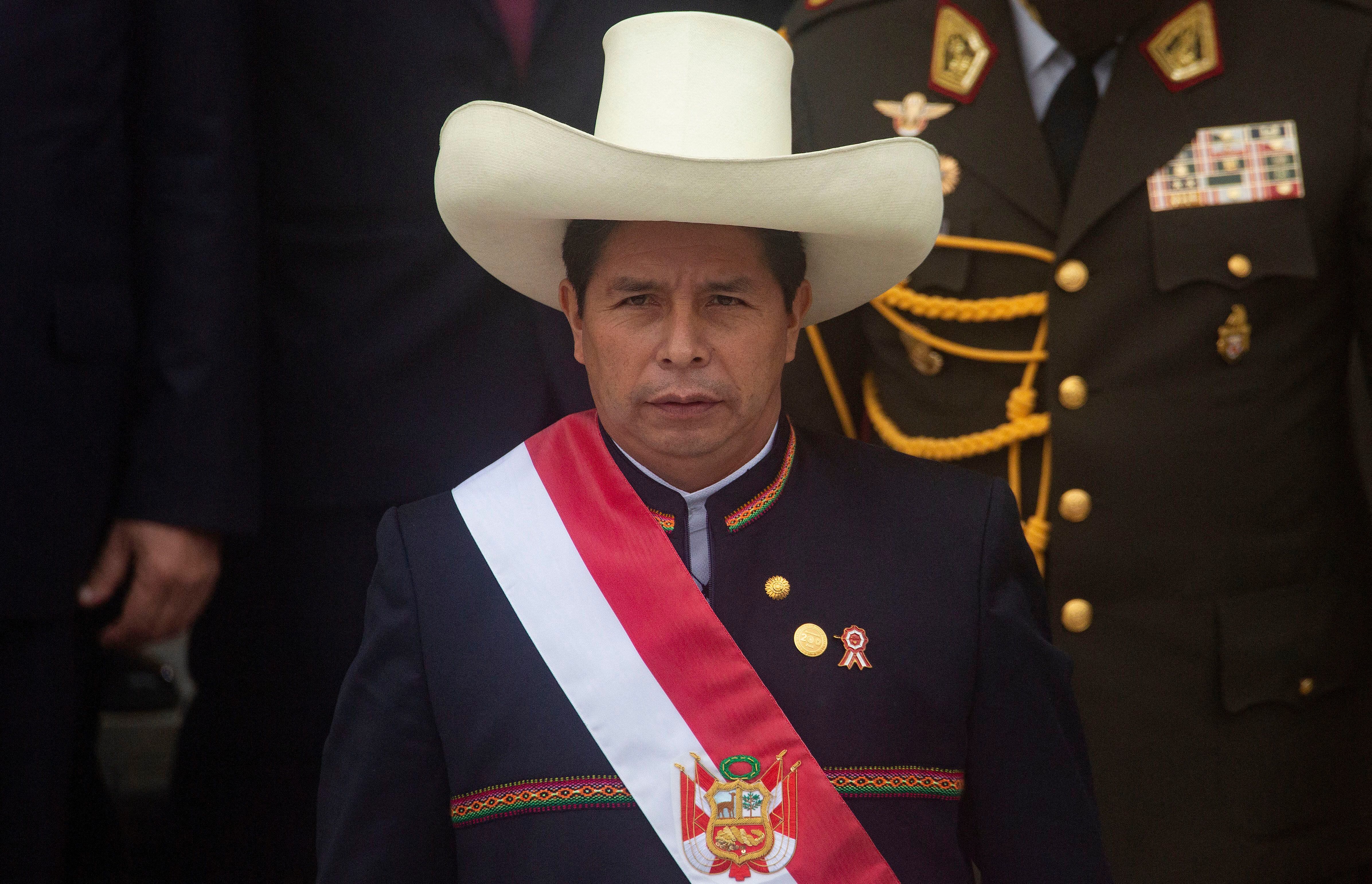Pedro Castillo, expresidente de Perú, anunció el miércoles anterior que disolvía el Congreso. Todo terminó en su destitución. FOTO:
