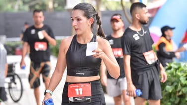 Periodista Natalia Suárez tuvo éxito en la maratón de Valencia, en España 