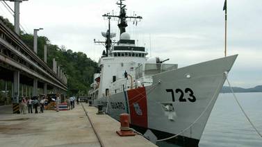 Congreso aprueba permiso de atraque para 86 buques artillados antinarco