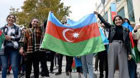 Azerbaiyán y Armenia acuerdan poner fin a combates por control de Nagorno Karabaj