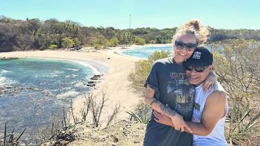 Robert Trujillo, de Metallica, vacacionó en Costa Rica junto a su esposa