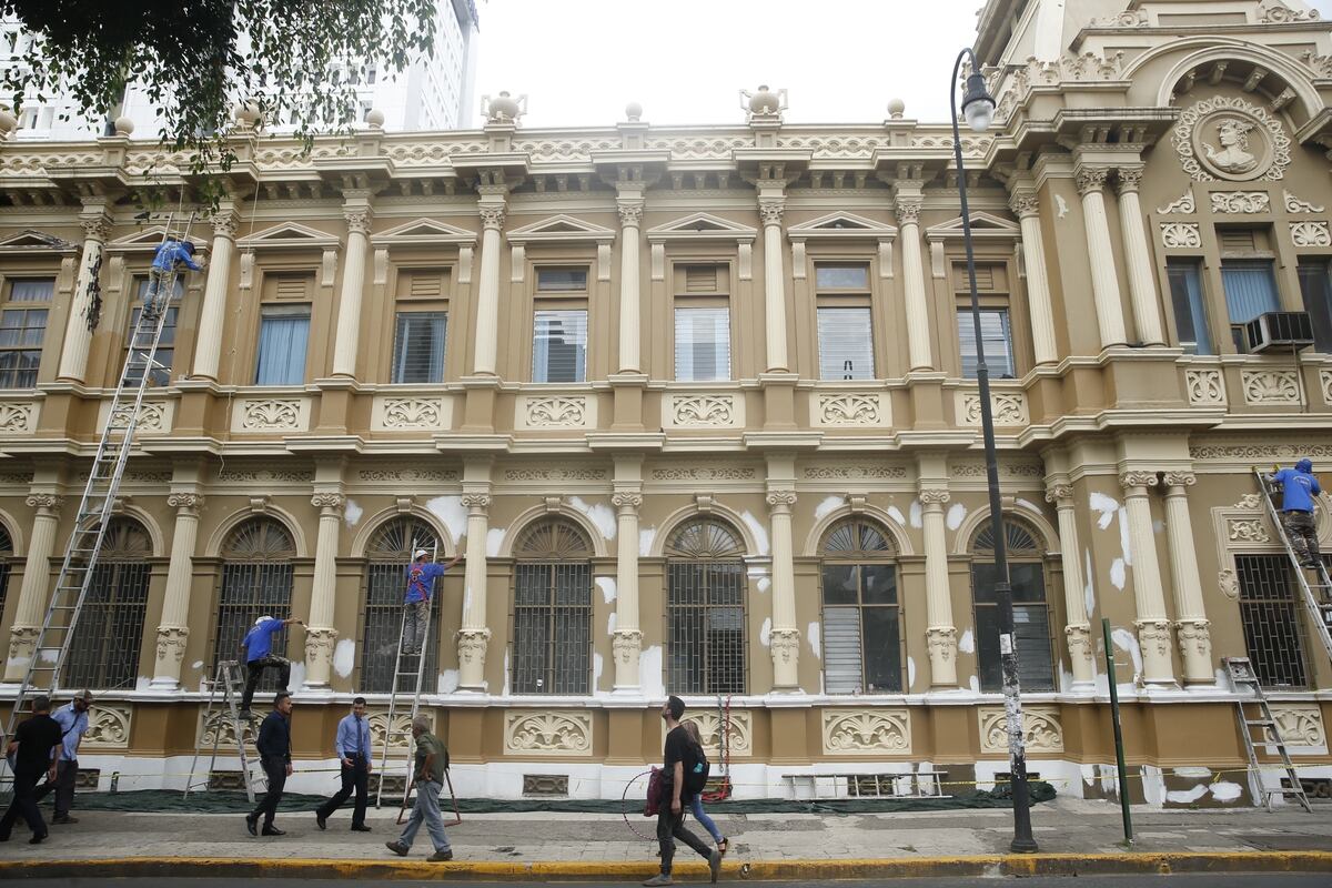 Edificio de Correos de Costa Rica se acicala para cumplir 100 años La