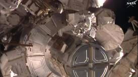 NASA acorta caminata espacial por fuga de agua en casco de un astronauta