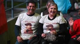 Joan Manuel Serrat: Las felices fotos del público que presenció su último concierto en Costa Rica