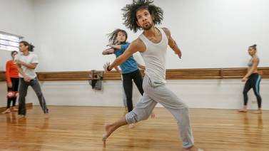 En la  Escuela de Danza de la UNA,    se sigue el ritmo propio
