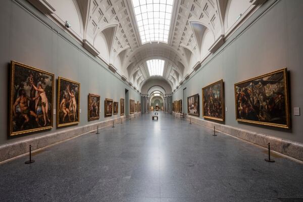 Vista de una galería vacía en el Museo del Prado en Madrid, España, jueves 12 de marzo de 2020. Fotografía. AP.