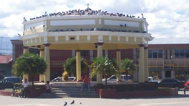 Palomas obligan a trasladar las paradas de autobús ubicadas en el parque de Guadalupe
