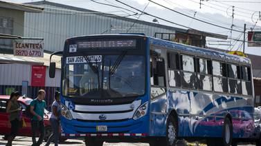 Acuerdo de diputados: Autobuseras medianas y cooperativas circularían buses de hasta 18 años