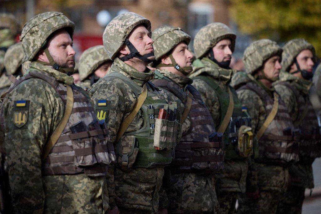 La retirada de los militares rusos, que abandonaron la capital regional homónima de Jersón, permitió a las fuerzas de Kiev acercar sus equipos a Crimea, que ya fue blanco de varios ataques en los últimos meses. 