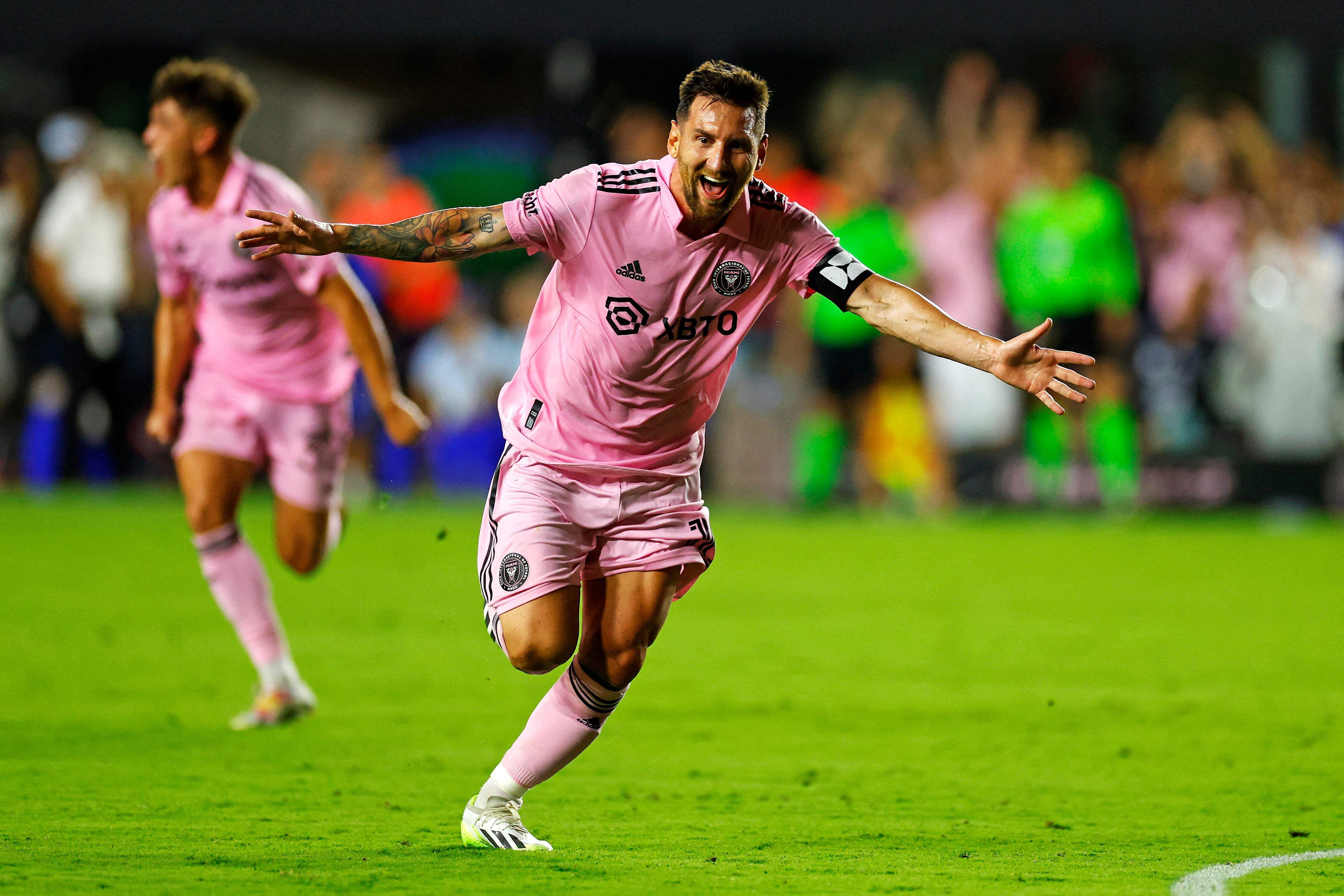 Lionel Messi marca su primer doblete con el Inter Miami que derrota 4-0 al Atlanta United 