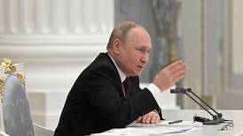Putin le sube el tono a la crisis al reconocer la independencia de los territorios separatistas prorrusos de Ucrania