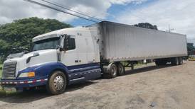 Fuerza Pública recupera furgón robado en La Cruz de Guanacaste
