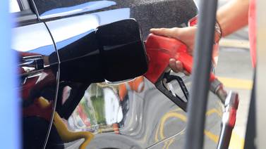 Gasolina súper subirá ¢23 por litro y la regular ¢24 al cierre de este mes