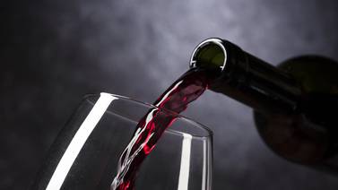 Francia convertirá excedente de vino en alcohol industrial