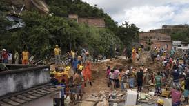 Diez muertos y cuatro desaparecidos por deslizamiento en Río de Janeiro