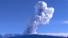 Volcán Poás registra erupción de más de 3 kilómetros de altura