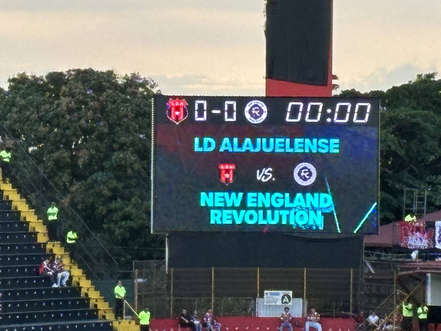 El partido entre Liga Deportiva Alajuelense y New England Revolution marca el estreno de Alexandre Guimaraes con los rojinegros.