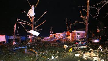  Varios tornados dejaron al menos 17 fallecidos  en  Estados Unidos