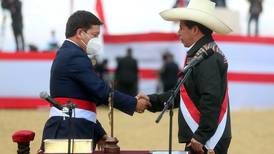 El difícil comienzo de Pedro Castillo como presidente de Perú