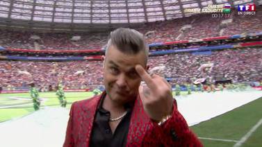 Robbie Williams realiza gesto soez en la apertura del Mundial de Rusia 2018 y genera polémicas en redes