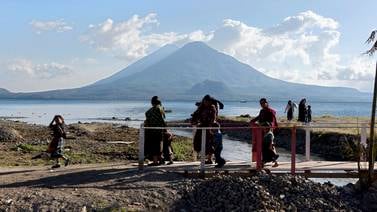 Contaminación acosa al lago de Atitlán, maravilla natural de Guatemala