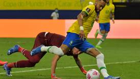 Brasil ya pone sus dos manos en el boleto a la Copa del Mundo